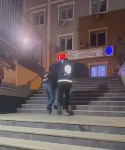 Polis yeleğiyle sanal medyadan yayın yapan şüpheli yakalandı