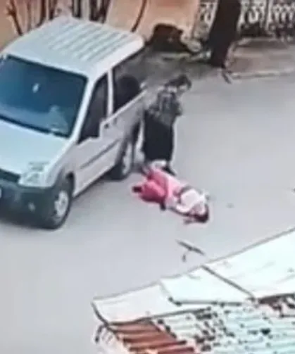 Tartıştığı eşine aracıyla çarpıp ayaklarını ezdi
