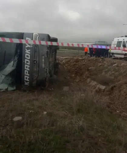 Tur Otobüsü Şarampole Devrildi: 20 Yaralı