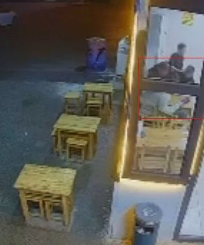 5 döner yiyip, 2 kola ve 1 ayran içip hesap ödemeden gittiler