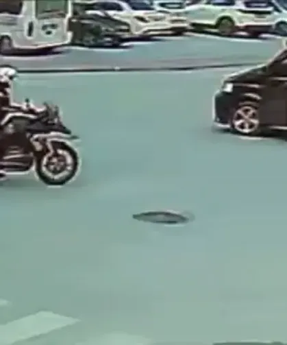 Polislerin trafikte Heimlich manevrası hayat kurtardı; O anlar kamerada