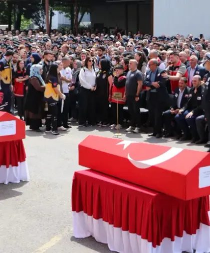 Şehit polis Erkan Tütüncüler'in cenazesinde fenalaşan kişi öldü