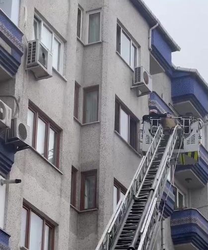 Market deposunda korkutan yangın: 11 kişi kurtarıldı