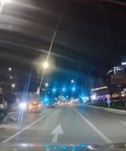 Makas atarken kaza yapan otomobil kamerada: 2 yaralı