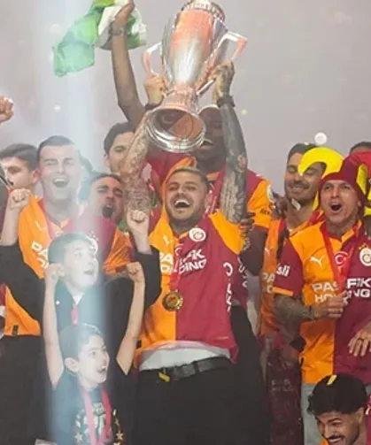 Galatasaray 26. Şampiyonluğunu Coşkuyla Kutladı: Kupayı Kaldırdı