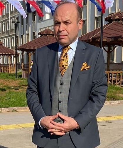 Hafif ticari aracın çarptığı ilçe müdürü yoğun bakımda