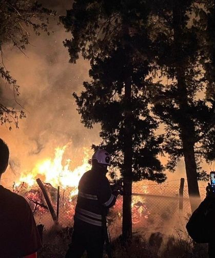 Hatay Arsuz'da yangın paniği! Alevler gökyüzünü kapladı
