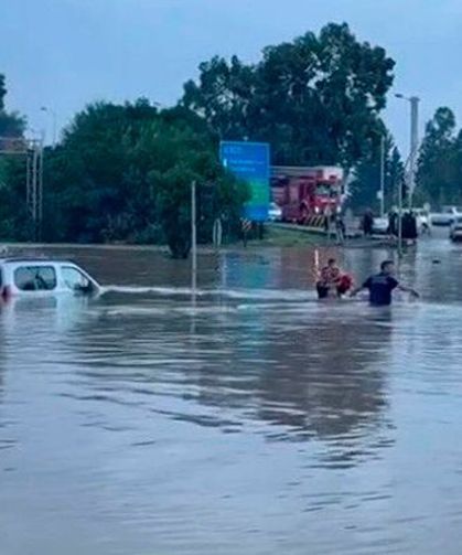 Hatay sel felaketinde can kaybı 3’e yükseldi! Asi Nehri taştı, köprüler çöktü