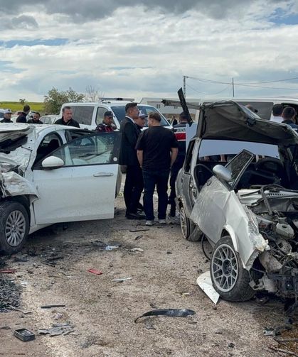 Kırıkkale'de Feci Kaza! İki Otomobil Çarpıştı, 2 Kişi Hayatını Kaybetti