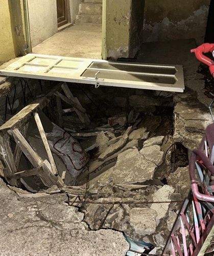Müstakil evin girişi çöktü! 1 yaralı var
