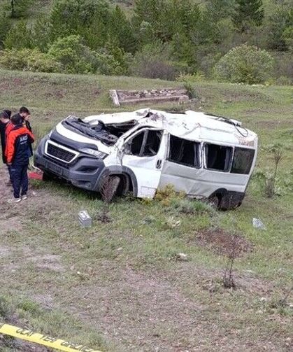 Öğrenci servisi devrildi: 2 öğrenci ve sürücü öldü, 7 öğrenci yaralandı