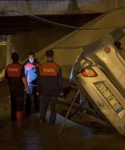 Osmaniye'de otomobil su kanalına uçtu: 3 yaralı