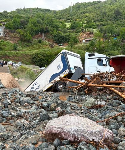 Osmaniye'de sel felaketi! 6 tır sular altında kaldı