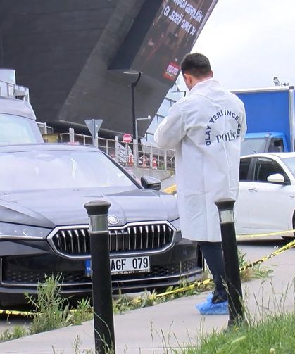 Park Halindeki Otomobilin Bagajında Erkek Cesedi Bulundu