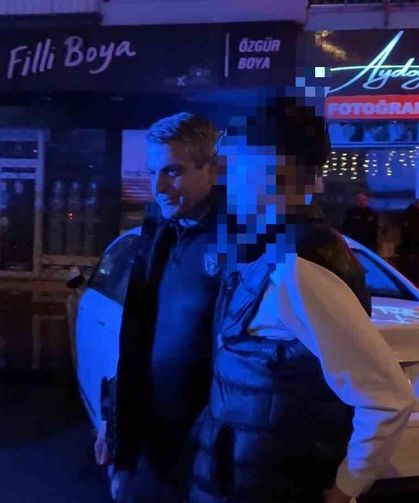 Sokakta tüfekle dolaşan çocuk, kovalamaca sonucu yakalandı