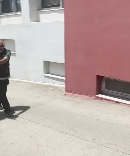 Adana'da Araç Kapısından Çıkan Madde Polisi Bile Şaşırttı
