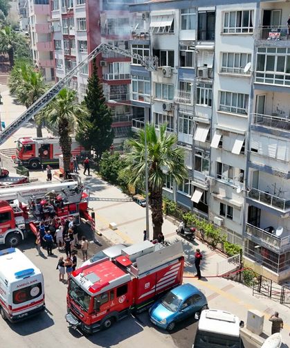 İzmir'de 7 katlı binada korkutan yangın; 6 kişi dumandan etkilendi