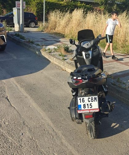 Rahatsızlanıp, park halindeki otomobile çarpan motosikletin sürücüsünün aort damarı yırtıldı