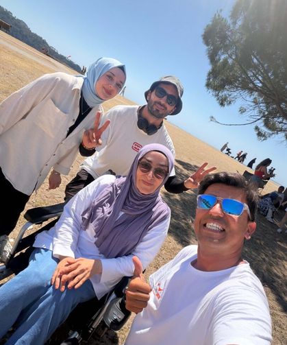 Yürüme engelli Münire, yamaç paraşütü ile uçma hayalini gerçekleştirdi