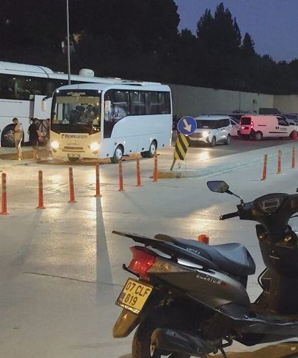 Antalya'da 52 tatilci gıda zehirlenmesi şüphesiyle hastaneye kaldırıldı