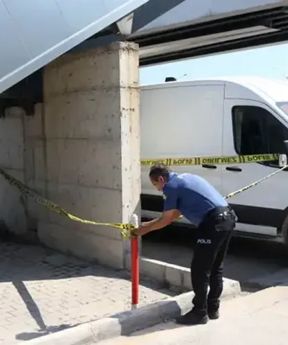 Antalya’da Otokoç galerisine silahlı saldırı: Şüpheli her yerde aranıyor