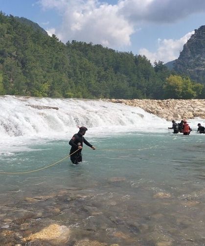 Antalya'da Serinlemek İçin Suya Girdi Bir Daha Kendisinden Haber Alınamadı