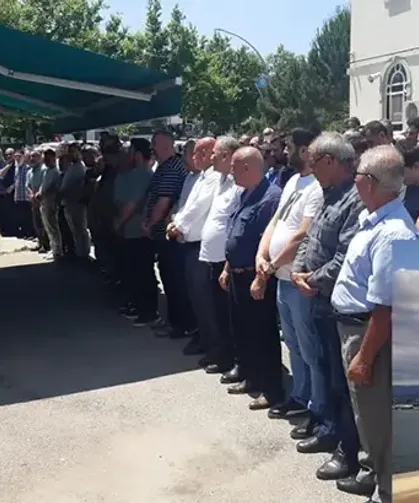 Önce SMA'lı oğlunun fişini çekti, sonra intih*r etti!
