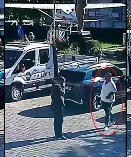Belediye Başkanının aracının yanında kesici aletle beklerken yakalandı