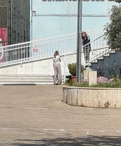 Bursa'da YKS'yi Saniyelerle Kaçırdı! Okul Önünde Umutlu Bekleyiş Sonuç Vermedi