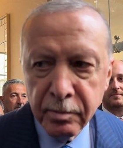 Cumhurbaşkanı Erdoğan’dan, muhabire evlilik tavsiyesi: Kapıyı kapatma
