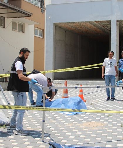 Emekli Polis, Bıçakla Saldıran Oğlunu Vurarak Öldürdü