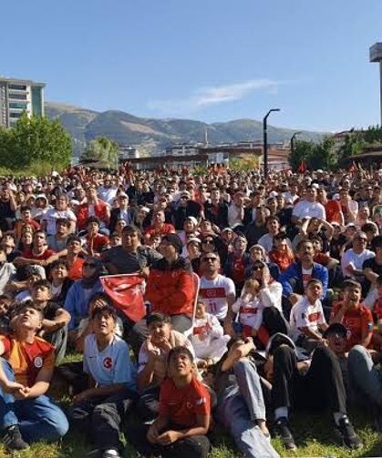 YKS nedeniyle meydanlarda milli maç yayını yapılmayacak