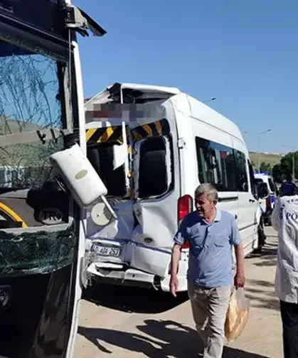 İşçi servis midibüsü, minibüse çarptı: 1'i ağır 17 yaralı