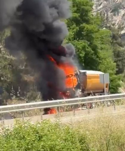 Karabük-Ankara Yolunda Alev Paniği! Seyir Halindeki Kamyon Küle Döndü