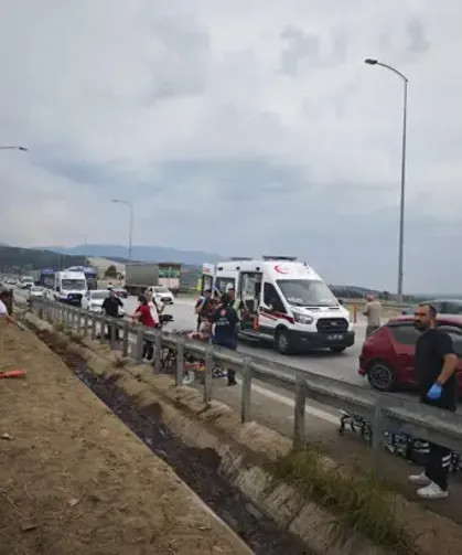Lastiği Patlayan Otomobil Yolcu Otobüsüne Çarptı: 9 Yaralı