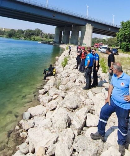 Serinlemek için girdiği Seyhan Nehri’nde can verdi