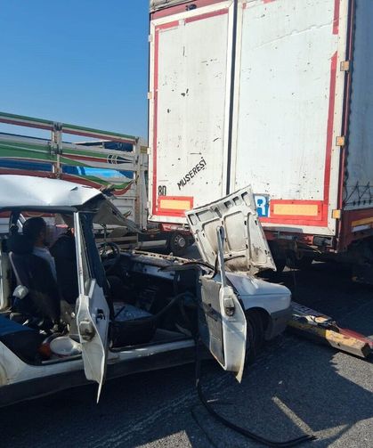 Tıra çarpan otomobilde 3’ü çocuk 5 kişi yaralandı