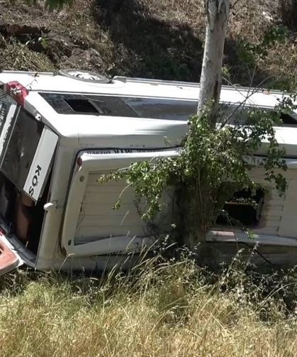 Yolcu minibüsü ile otomobil çarpıştı; 14 yaralı