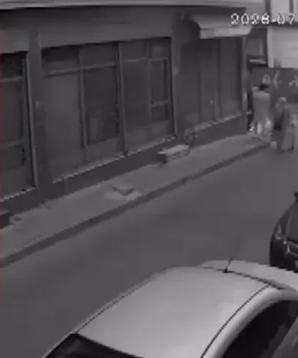 54 yaşındaki kadının feci ölümü: Çatıdan beton parçalar düştü