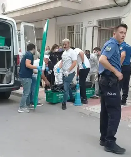 Kötü koku gelen evde, kardeşinin ces*diyle 2 gün yaşamış