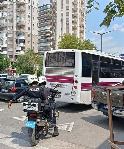 Adana’da yaya geçidinde kaza! Genç kız hayatını kaybetti