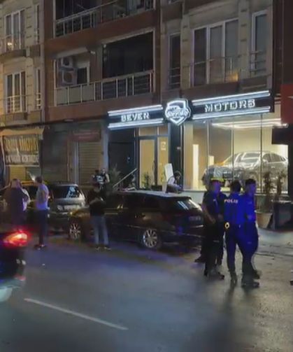 Eyüpsultan'da oto galeriye silahlı saldırı: 2'si ağır 4 yaralı