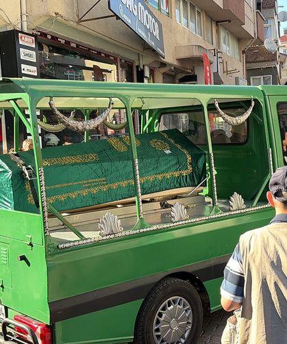 Haliç'te tur teknesinden düşerek hayatını kaybeden personel son yolculuğuna uğurlandı