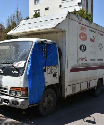 İzmir'de kamyonette işlenen cinayette 2 sanığa ceza, eşe beraat istemi