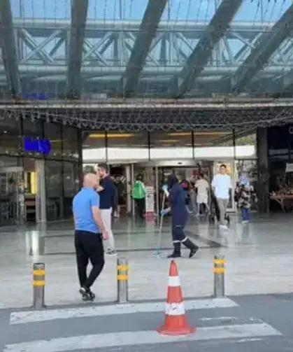 Alışveriş merkezindeki kafeye silahlı saldırı: 2 kişi yaralandı