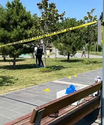 Boşanma aşamasındaki eşini boğazından bıçakladı