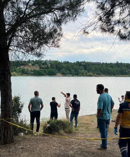 Burdur'da baraj gölüne giren genç kayboldu