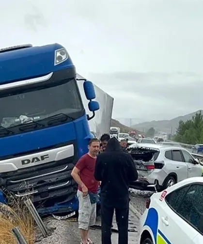 D100 Karayolunda Peş Peşe Zincirleme Kazalar: 1 Ölü, 12 Yaralı