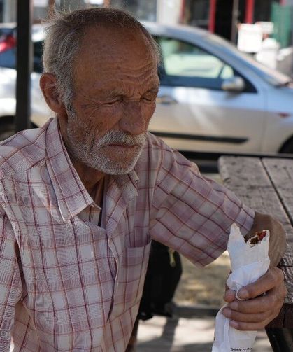 Doktorlar bile çözemedi: 34 yıl su içemiyordu, şimdi de yemek yiyemiyor