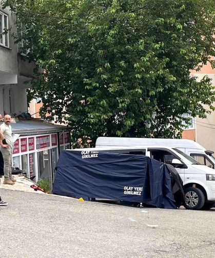 İş Yerinin Önünde Kanlı Pusu: Ağabeyi, Yengesi ve Yeğenini Öldürdü